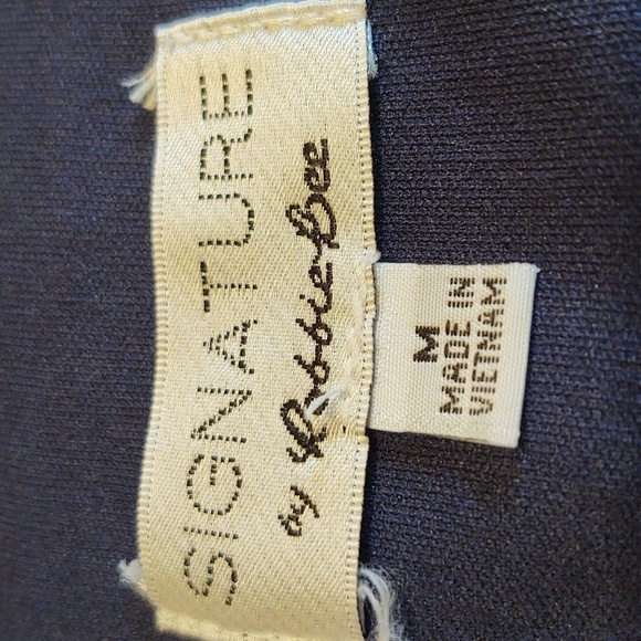 Signature by Robbie Bee Sleeveless Emroidered Women's Shift - Picture 5 of 5